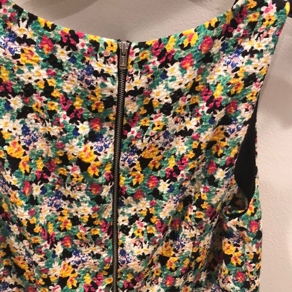 Gorgeous multi flower color dress. - Picture 7 of 7